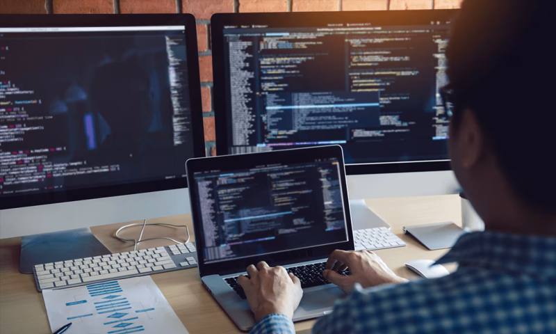 数据科学选型:R与Python如何赋能镶黄旗网站建设?